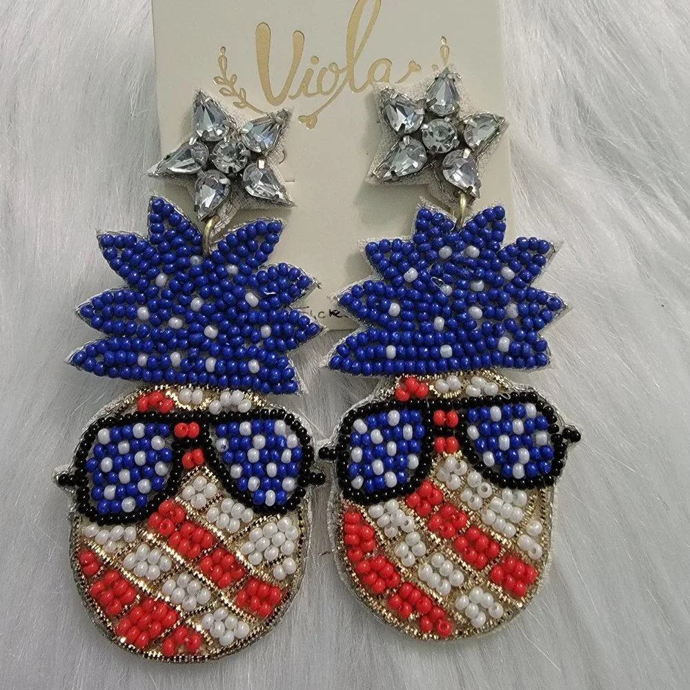 3/$15 Beaded Pineapple USA Patriotic Post Earrings - Picture 1 of 1